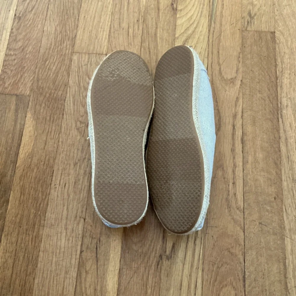 TOMS Linen Slip-On Espadrilles - **Like New** Size 10